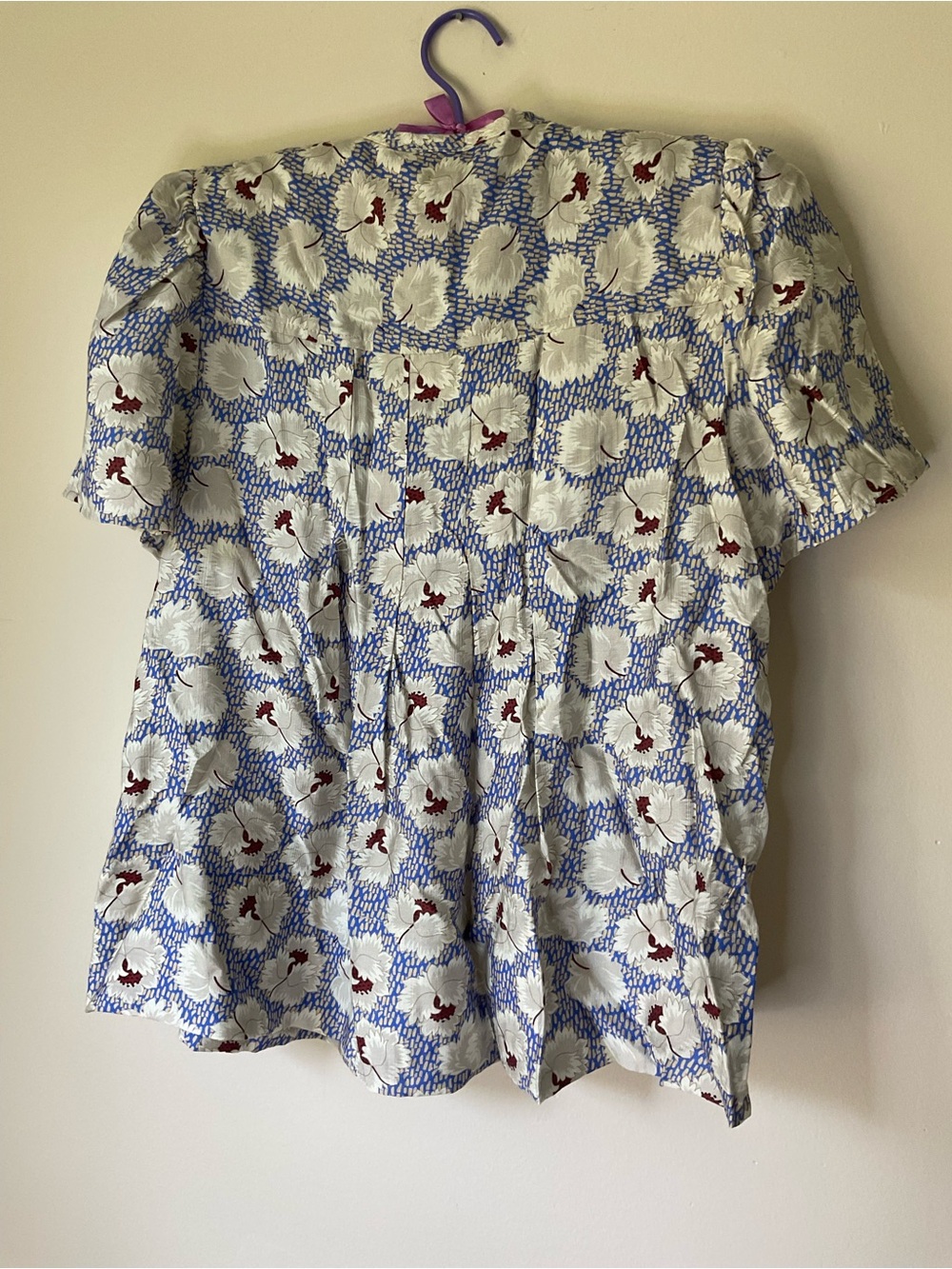 THML White Floral Short Sleeve Blouse with Blue Background and Red Accents - Picture 5 of 5